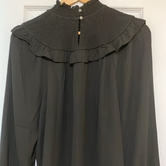 NWT - Ruffle Smocked Yoke Blouse by Ann Taylor Loft (ad photo) - Picture 3 of 5